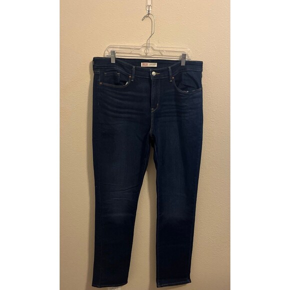 SIGNATURE LEVI STRAUSS.
MID-RISE STRAIGHT Jeans - Picture 1 of 5